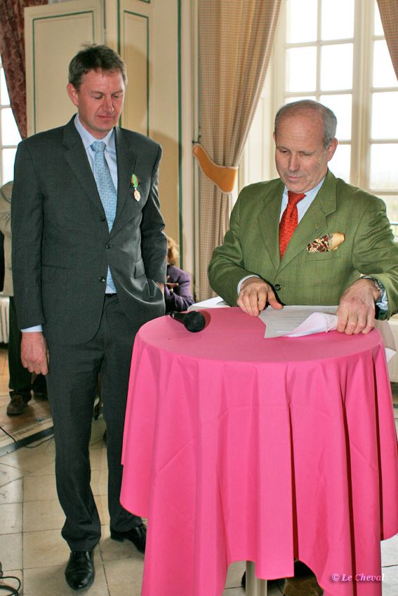 Franck Le Mestre décoré de la médaille du Mérite agricole par M. Maréchaux