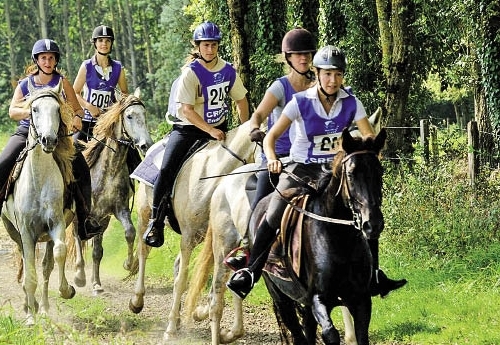 Sur les jolis chemins de Malafretaz, les cavaliers se sont fait plaisir (© FL)