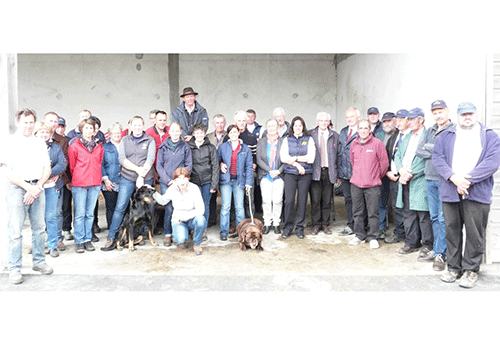 La photo de groupe avec tous les participants à la Fresque du 3 juillet réunis autour d’André DENOT, Président du Pôle hippique de Saint-Lô.