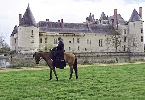 Devant le Château (© Collection Privé)
