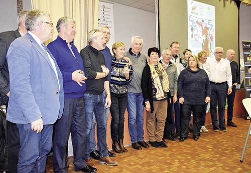 Clin d’œil admiratif de l’association aux éleveurs qui ont marqué 2017, sous l’œil de Pascal Cadiou et Yves Chauvin : l’Elevage de Ste Hermelle, meilleur naisseur et propriétaire 2017, New Horse Dream, naisseur du meilleur 4 ans chevaux, l’Elevage de Beuvry, naisseur des meilleurs 4 et 6 ans poneys, l’Elevage de Castel, naisseur du meilleur 4 ans Cycles Libres, l’Elevage du Ham, naisseur du foal suprême, ainsi que l’Elevage de Tarsy, l’Elevage du Boilary,  l’Elevage des Tourelles, l’Elevage des 