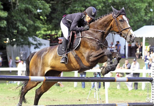 Pomme Cilote et son cheval Qomédie Libellule aux Championnats de Bretagne (© Eole Médias)