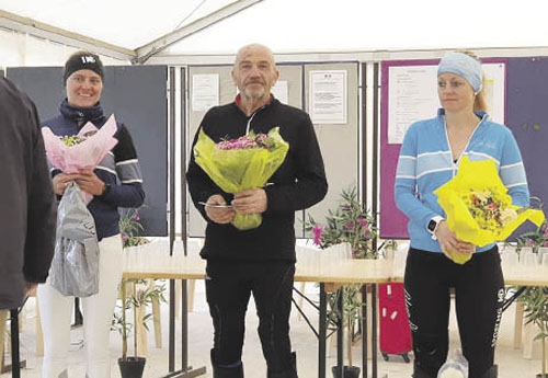 La Remise de prix des 160 km réunit le vainqueur Daniel Thepault, Virginie Atger 2e et Julia Montagne 3e (© Lignières)