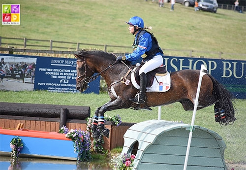 Lisa Gualtieri et O ma Doue Kersidal remportent le titre de champions de France en As Elite en concours complet (© Archives Poney As)