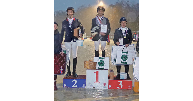 Championnat Amateur 1 Seniors : 1. Frederic Gremont (Ec. de la Clery)/Cadence de Belebat; 2. Nicolas Deforges (Le Comptoir  du Cavalier)/Demoiselle d’Azur; 3. Karine Penne (Ec. Larretcheberria)/Banbaka Philou