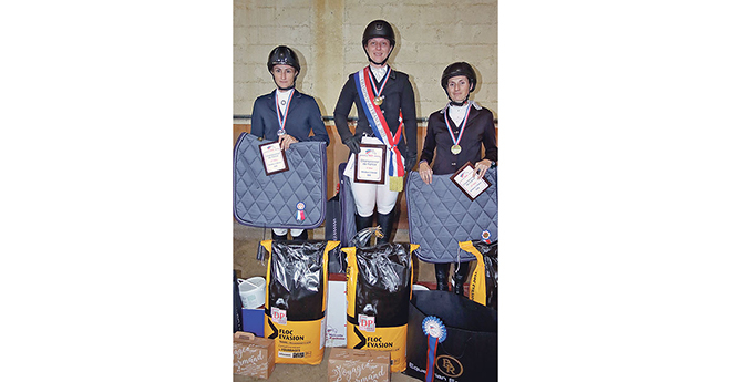 Championnat Amateur 2 Seniors : 1. Elodie Plotala (Domaine Equestre des Bertrands)/Costa Rica des Loges; 2. Cecile Estival (C H Cote Basque)/Ninja de Sagazan Z; 3. Helene Desmoulin (Ecurie Cyril Gavrilovic)/Easter Queen St Jean