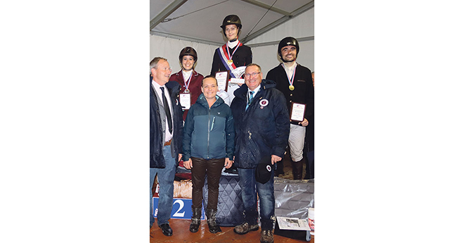 Championnat Amateur 3 Seniors : 1. Louise Vuillemard (Ec. du Thaurion)/V’douze Chassagne; 2. Coralie Coin (Ecuries de Vitelle)/Bo’kelo Devirevent; 3. Pierre Mas Lienard (Ucpa Sport Loisirs CE de Saint Maur)/Volga de Carolles