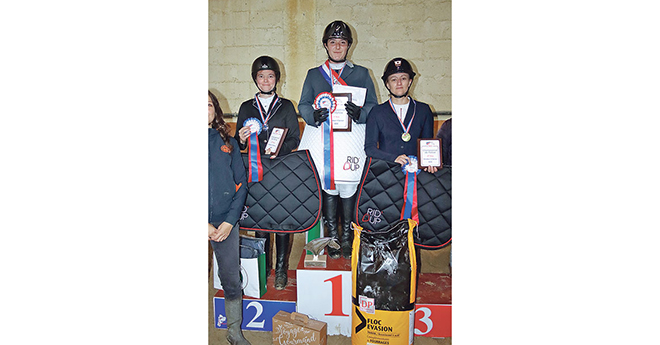 Championnat Amateur 4 Seniors : 1. Camille Creuzot (Etrier de  Bourgogne)/Corot du Montroyer; 2. Lise Bourgalais (Ecurie Equimagnia)/Charabia de Brenne; 3. Mary Corvaisier (Haras de Beauvallon)/Un Prince de l’Aurore