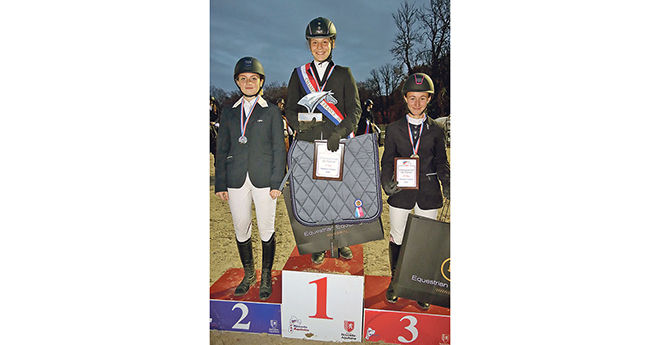 Championnat Amateur 4 Jeunes : 1. Lilou Rabinovitch (Sarl Herve Letheux)/Cohiba de Liam; 2. Margot Brison (Ucpa Sport Loisirs CE de Saint Maur)/Redgap Boy; 3. Amandine Moyse (Ec. de Pontarme)/Esmee Mansolein