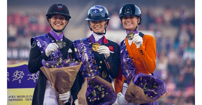 Sur le podium du Grand Prix Spécial de Dressage  : (de gauche à droite) la médaillée d'argent Cathrine Laudrup-Dufour (DEN), la médaillée d'or Lottie Fry (GBR) et la médaillée de bronze Dinja van Liere (NED) (Sur le podium du Grand Prix Spécial de Dressage  : (de gauche à droite) la médaillée d'argent Cathrine Laudrup-Dufour (DEN), la médaillée d'or Lottie Fry (GBR) et la médaillée de bronze Dinja van Liere (NED) (© FEI/Leanjo de Koster)FEI/Leanjo de Koster)