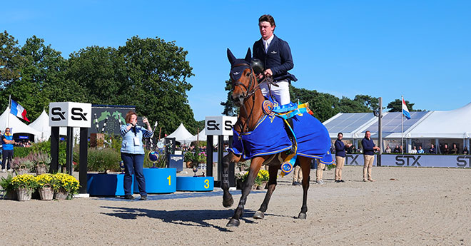 Michael Pender (IRL) et HHS Ocala gagnants des 5 ans (© FEI Sportfot)