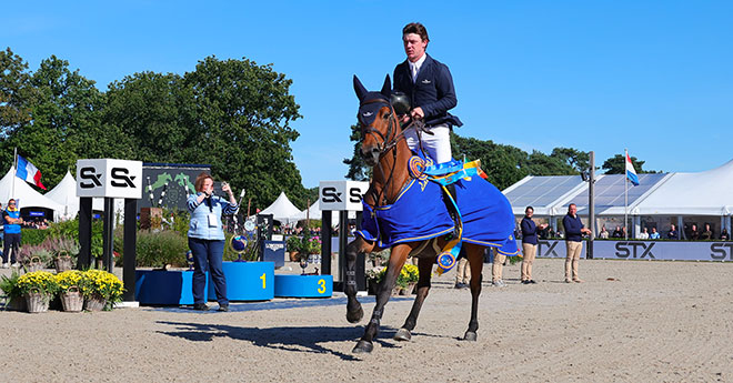 Michael Pender (IRL) et HHS Ocala gagnants des 5 ans (© FEI Sportfot)