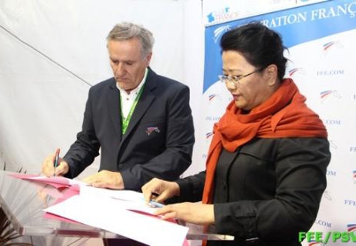 Serge Lecomte, président de la FFE, Madame Shen Lihong, vice présidente de la CEA