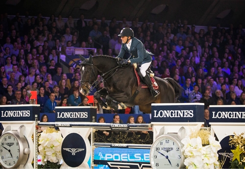 Simon Delestre et Qlassic Bois Margot, vainqueurs duLongines FEI World Cup™ Jumping, de Mechelen (Bel) en décembre 2014 ( Photo: Dirk Caremans/FEI)