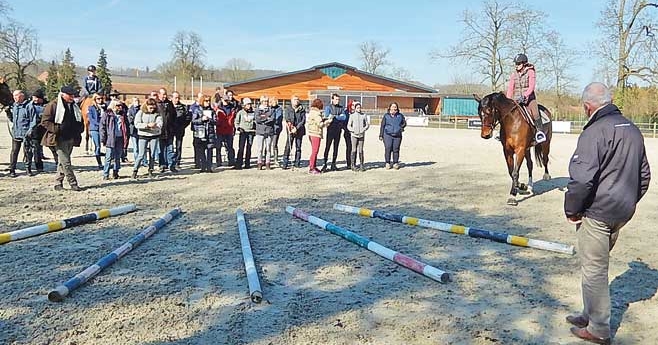 Sur des barres au sol, en éventail, une trentaine de participants ont bénéficié des enseignements de Serge Cornut