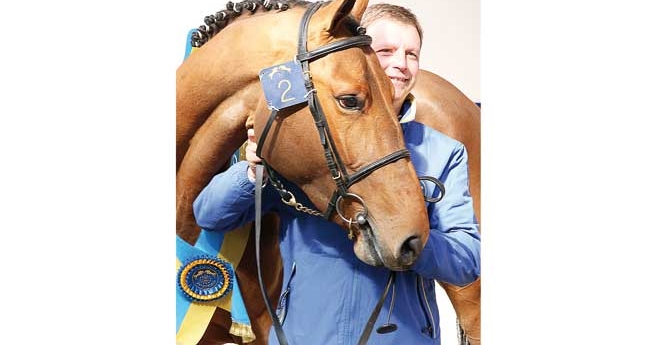 Un éleveur heureux ! Emmanuel Spinnewyn, propriétaire du n°2 Cambiaso Massuère né en 2012, par Glock’s London…