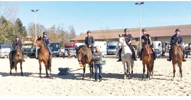 Un des groupes du matin autour de Bruno (© Xavier Nollet)