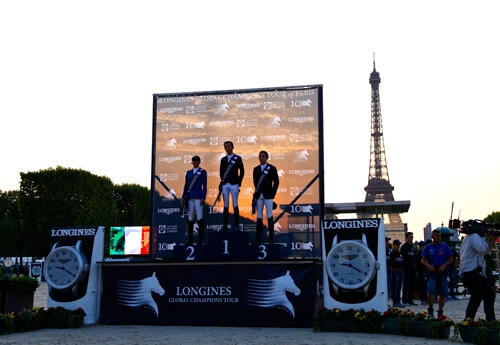Le podium alors que le soir descend sur Paris