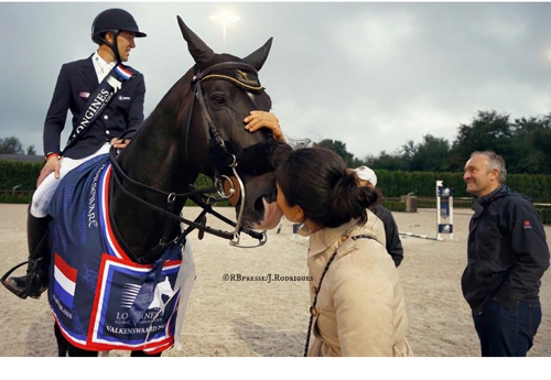 Simon Delestre et Qlassic Bois Margot félicités par Laetitia Viollet et Rodolphe Bonnet, naisseurs du bel étalon (Photo R&B Presse)