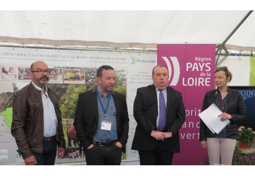 Le staff de l'ACS au moment des remises de prix