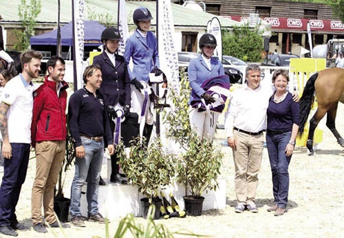 Plaques, flots, fleurs et Chablis pour les vainqueurs