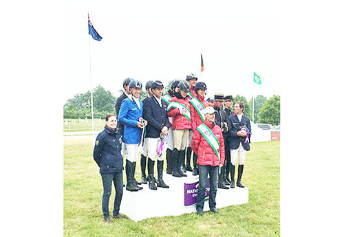 Le podium, sous la pluie britannique... (Droits FFE / Musketeer Event Management)