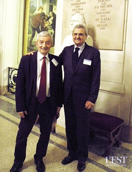 Le professeur Parodi, président de l’académie de médecine, félicite Guy Girard