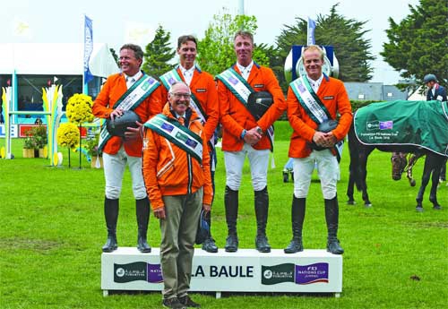 L’équipe des Pays-Bas, vainqueur de l’étape bauloise de la Coupe des Nations FEI 2016 (© PSV Jean Morel)