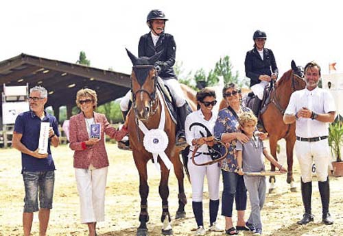 Marie Demonte remporte l’étape du Languedoc Tour à Brioudes (© Equi-Replay.tv)