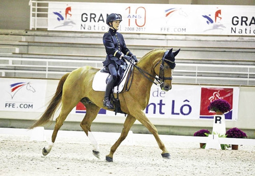 Pauline Van Landeghem et Liaison*ENE-HN déroulant le Pro Elite Grand Prix qui leur donnera la victoire finale