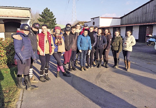 L’équipe des Jeunes apprentis réunie autour de Hélène Gaffet