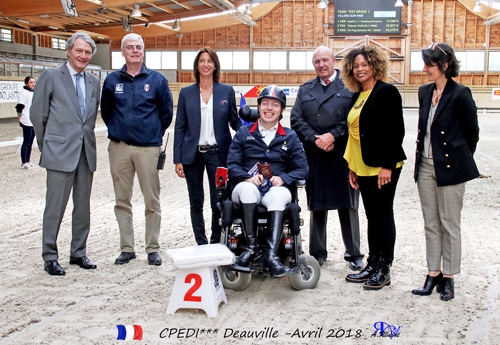 Avec la Ministre Laura Flessel (© Racephotos)