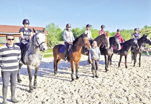 Les élèves de la section, accompagnés d’Anthony, moniteur d’équitation et de Me Mcnally, professeur d’anglais 