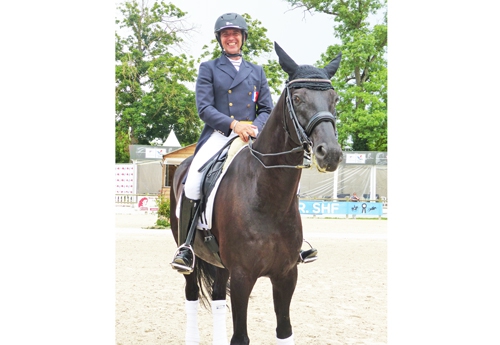 Rémy Issartel (l'un des 2 cavaliers locaux) termine 4e de l'épreuve et donc 2e par équipe Kiineton-Passier associé à Laurence Vanommeslaghe. Rémy Issartel est basé aux Ecuries TKlein (Tonnoy, à qelques km de Rosières)