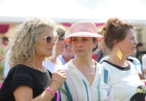 La chanteuse avec Françoise Mortier