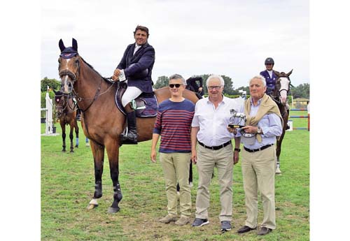 Thierry Lambert/Vishnou Un Prince, Yves Olivier, Maire de Genech et Hervé Delloye, propriétaire