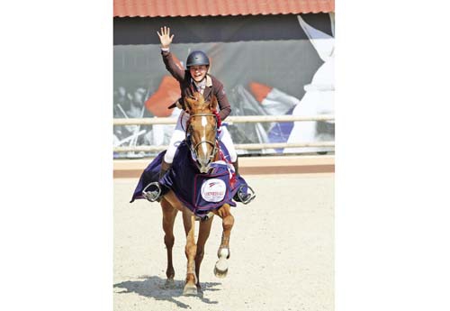 Lia Sergent et Lovely Upen Damont remportent l’Or en Club Elite individuel Junior (© EE du Boulonnais)