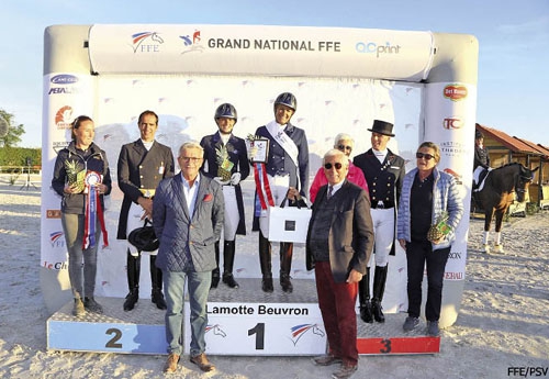 L’écurie Antarès Team gagne le Dressage (© FFE/PSV)
