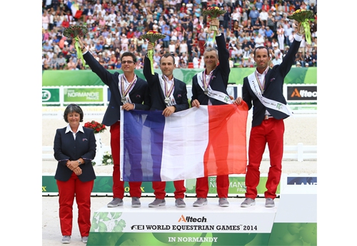 L'équipe de France d'endurance emmenée par Bénédicte Emond Bon était médaillée d'argent aux Jeux équestres mondiaux à Caen en 2014 (© FFE/PSV)