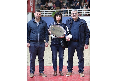 Yannick Fardin, son épouse et son fils Pierre qui va poursuivre l'élevage du Rouet (© ER)