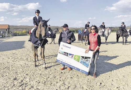 Stéphanie Hennequin récompensée d’un écran plat 49’’ (© Equiplus)