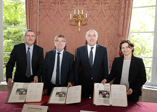 De gauche à droite: les DG et président de l'IFCE, les deux ministres