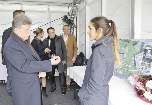 Pauline Cogniot présente le projet au préfet Michel Lalande