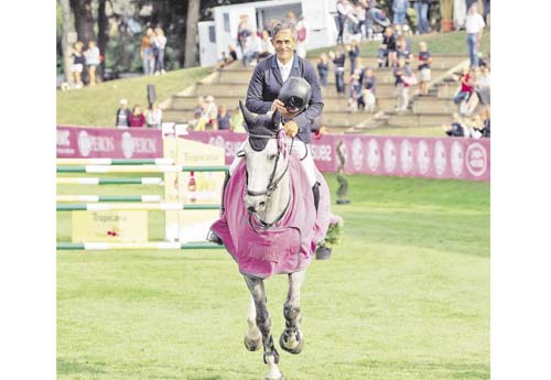 Tony Cadet et son tour d’honneur
, avec Tolède de Mescam (© Aurelie Denieul)