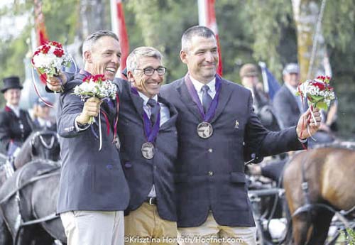 Benjamin Aillaud, Anthony Hordé et Thibault Coudry s’offrent la médaille de bronze par équipe (©Krisztina Horvath/Hoefnet.com)