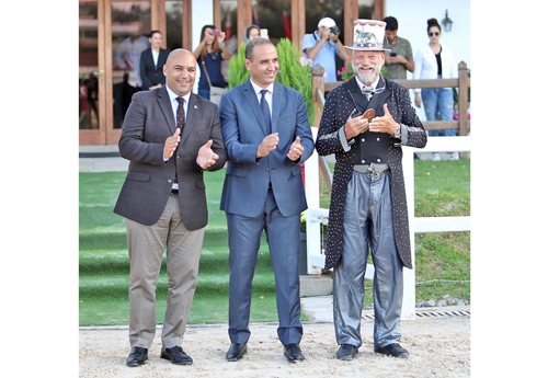 Badre Fakir, patron de fédération royale des sports équestres, Karim Sali directeur de la conservation foncière, sponsor de l'épreuve et 