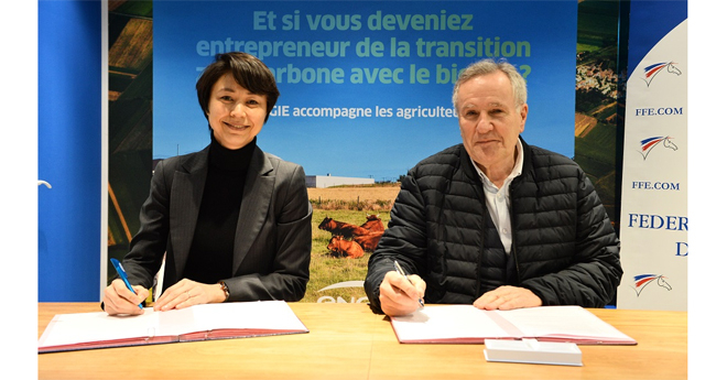 Rosaline Corinthien, directrice générale d’ENGIE France Renouvelables et Serge Lecomte, président de la FFE au Salon de l'agriculture (© ENGIE)