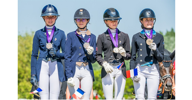 L'équipe de France Enfants à la remise des prix (© FEI - Lukasz Kowalski)