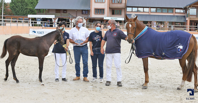 1re poulinière suitée Etoile de Lalande et Kyr Royal du Valchene (© Ecary)