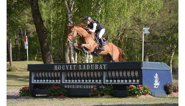 Âgée de vingt ans, Zazie, la championne d'Europe Junior en 2018  avec l'équipe de France, ici avec Cesar de Commarin ( © Comité Equestre de Saumur/Photos Les Garennes)